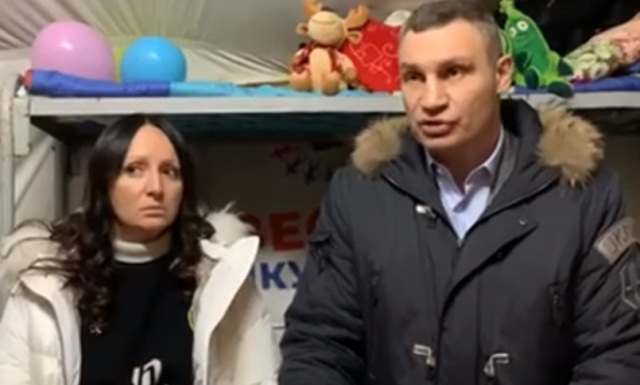 в палаточном городке Молчанова и Кличко