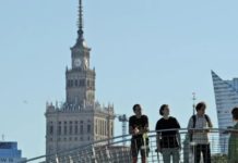 Мягкая сила: чем Польша заманивает белорусов университет в Варшаве