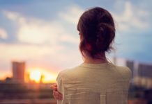 Добровольное изгнание: как живут женщины-отшельницы вечерний закат