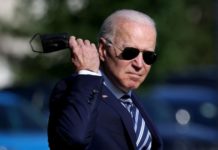 Президентское кресло: Джозефу Байдену готовят импичмент за Афганистан американский президент