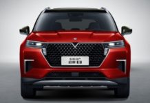 Молодежный кроссовер: новая модель Nissan и Dongfeng внедорожник красного цвета