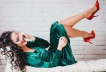 Величавый бархат: как носить, ухаживать и куда одевать женское бархатное платье