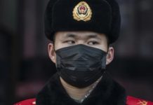 КНР вводит систему поощрений и наказаний для хороших и плохих граждан полицейский Китая