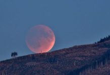Лунное затмение 19 ноября: где будет наблюдаться явление в 2021 году лунное затмение в горах
