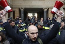 Беспокойная ночь в Грузии: столкновения в Тбилиси протесты в Тбилиси