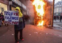 Факелы и горящие баррикады: черный четверг во Франции массовые беспорядки во Франции