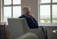 Каждый четвертый пенсионер борется с одиночеством одинокий пожилой человек