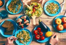 Микропластик попадает в пищу на каждом этапе ее производства продукты питания с пластиком