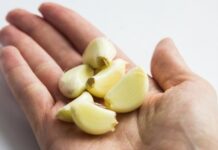 Чеснок от прыщей: дерматолог комментирует новый тренд сырой чеснок от прыщей